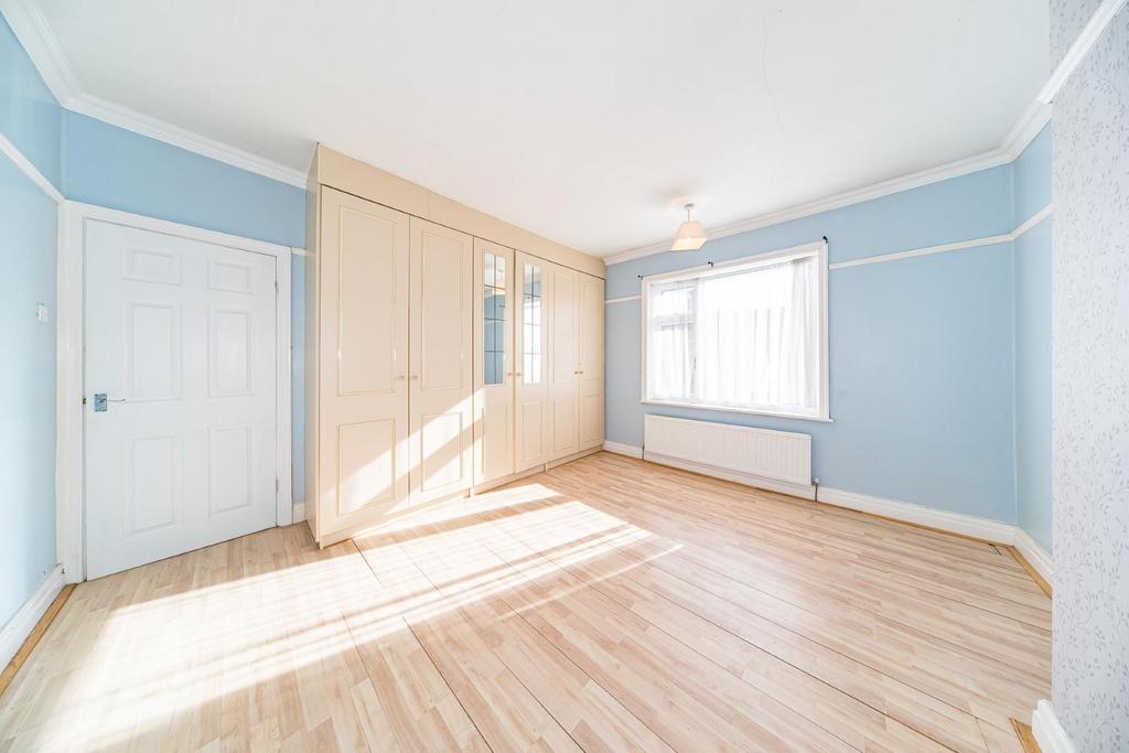 11 Ash Grove bedroom 1 2.jpg