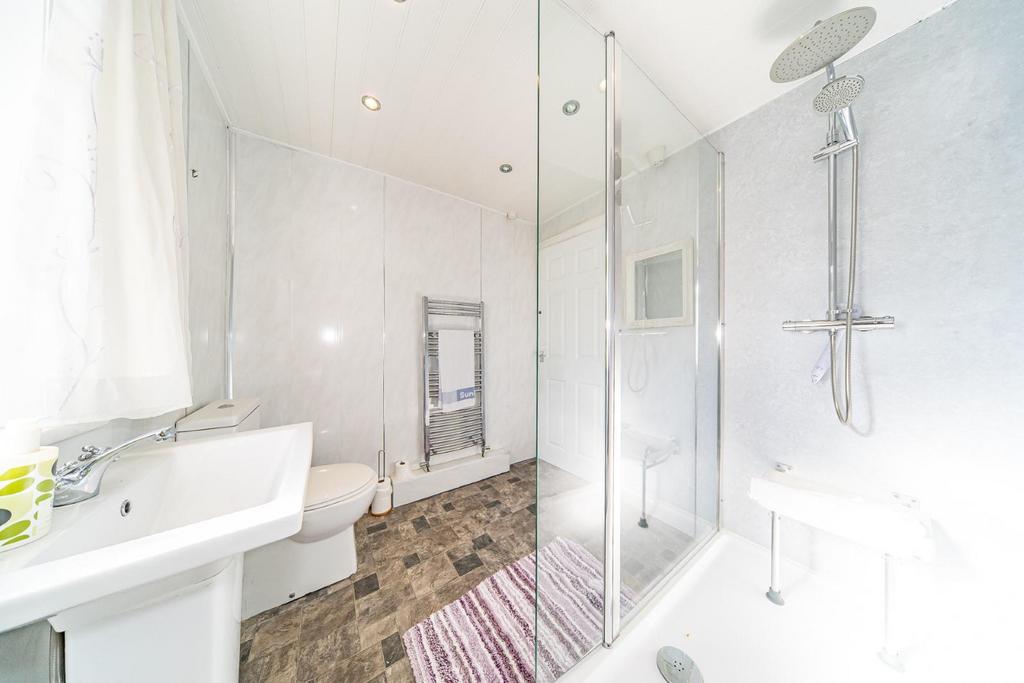 11 Ash Grove shower room.jpg