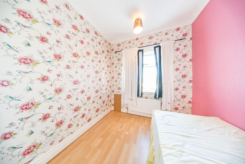 11 Ash Grove bedroom 3.jpg