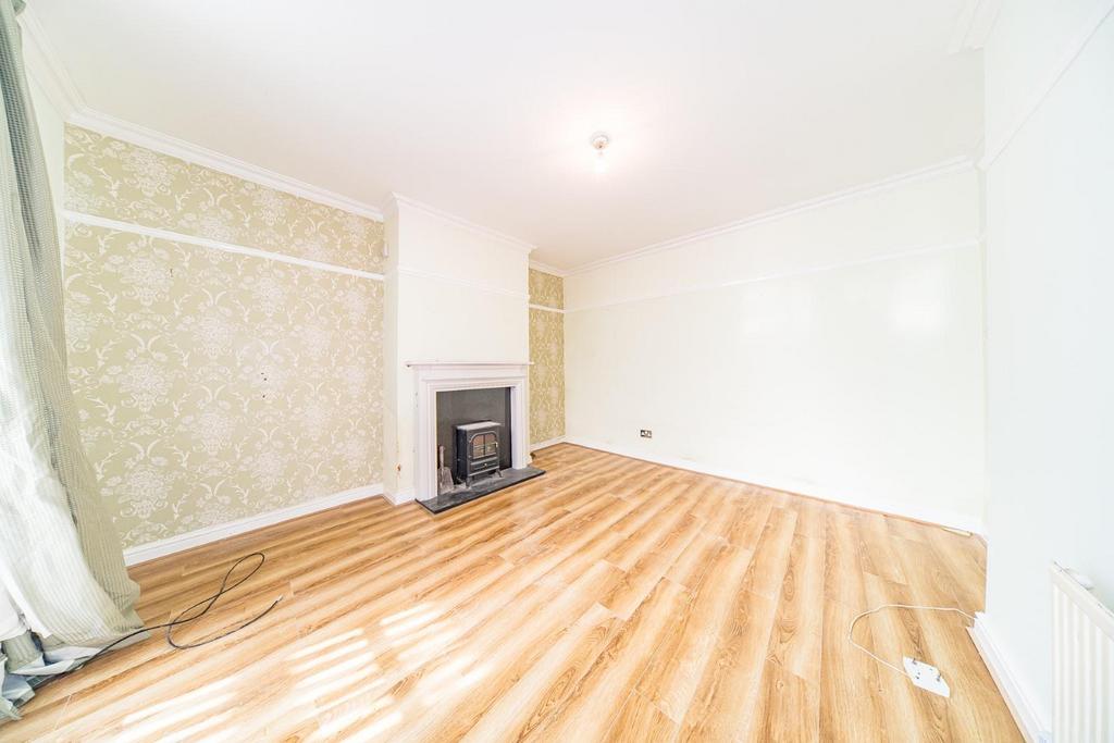 11 Ash Grove sitting room 2.jpg