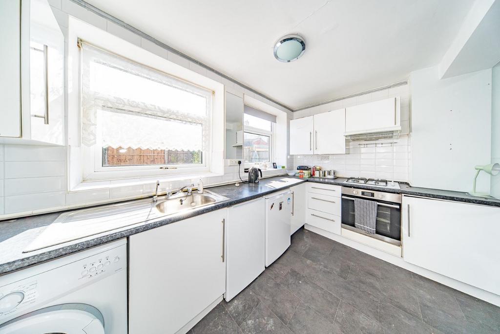 11 Ash Grove kitchen 2.jpg