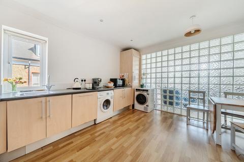 2 bedroom flat for sale, Busbridge Lane, Surrey GU7