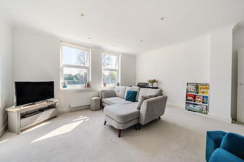 2 bedroom flat for sale, Busbridge Lane, Surrey GU7