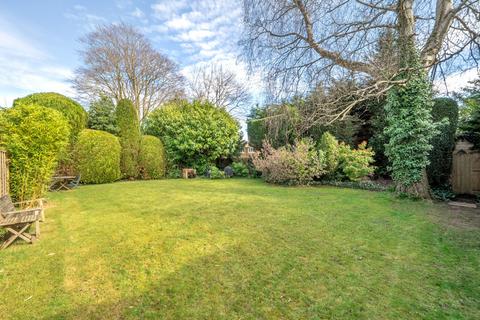 2 bedroom flat for sale, Busbridge Lane, Surrey GU7