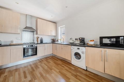 2 bedroom flat for sale, Busbridge Lane, Surrey GU7