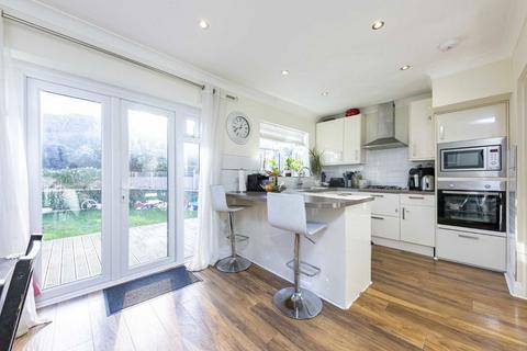 11 Springvale Avenue, Brentford, TW8 9QH
