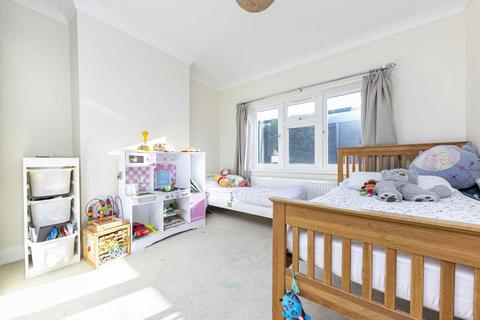 11 Springvale Avenue, Brentford, TW8 9QH