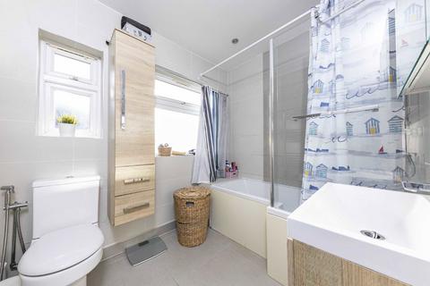 11 Springvale Avenue, Brentford, TW8 9QH
