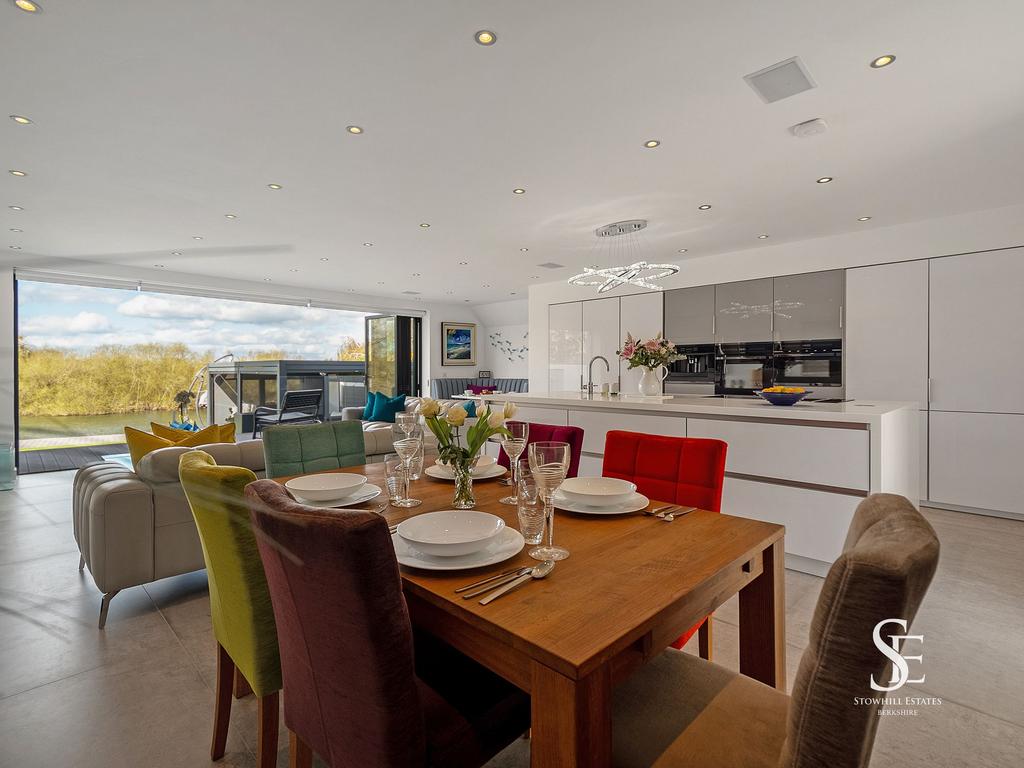 Open-plan Dining Area &amp; Kitchen