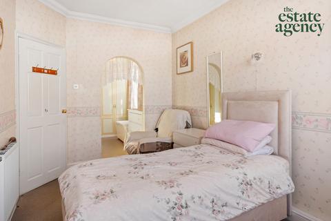 20 Gunners Grove, London, E4 9SS