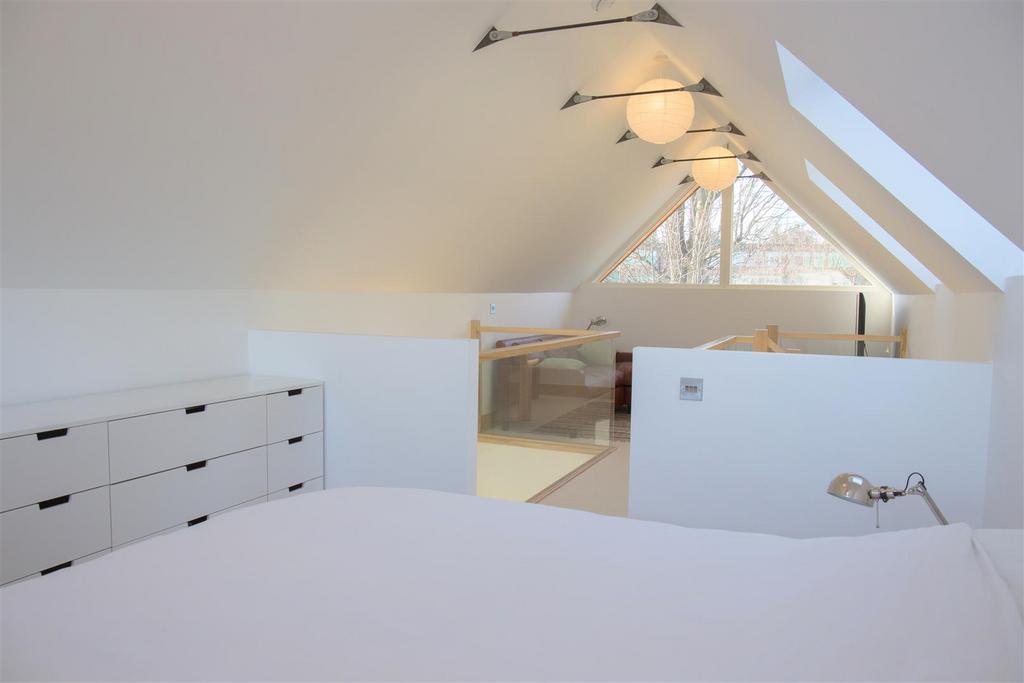 Bedroom b.jpg