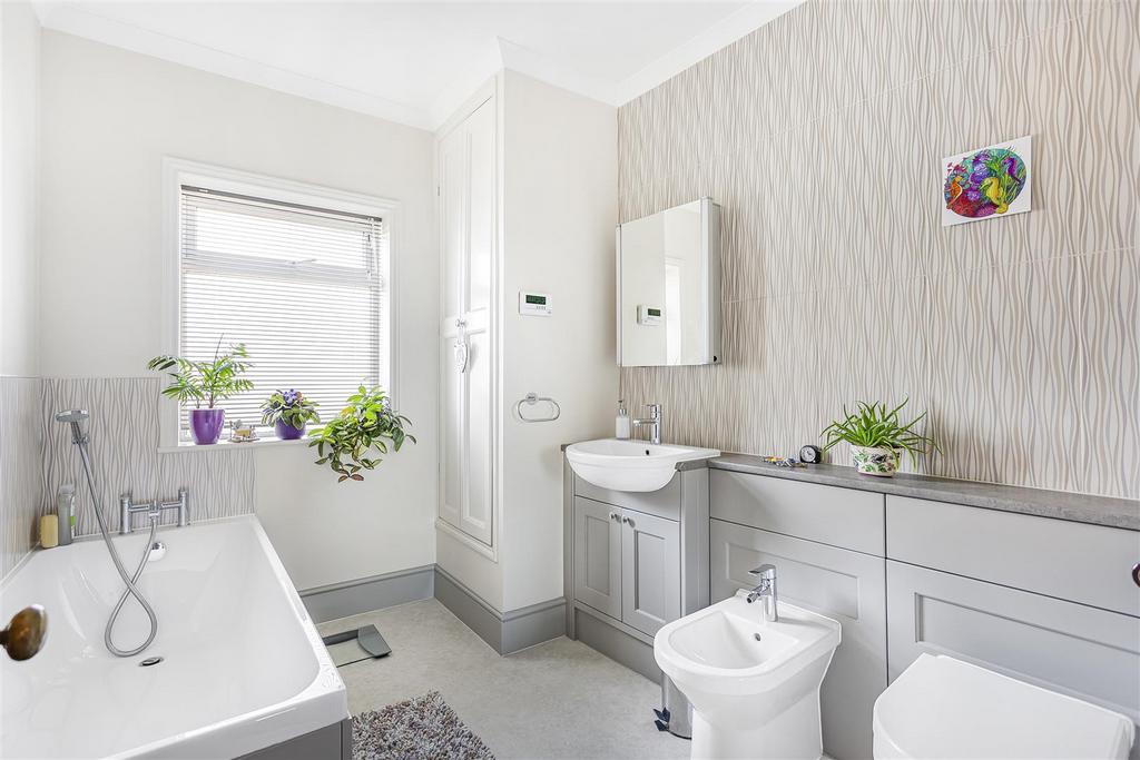 Bathroom Stanwell Road - Copy.JPG