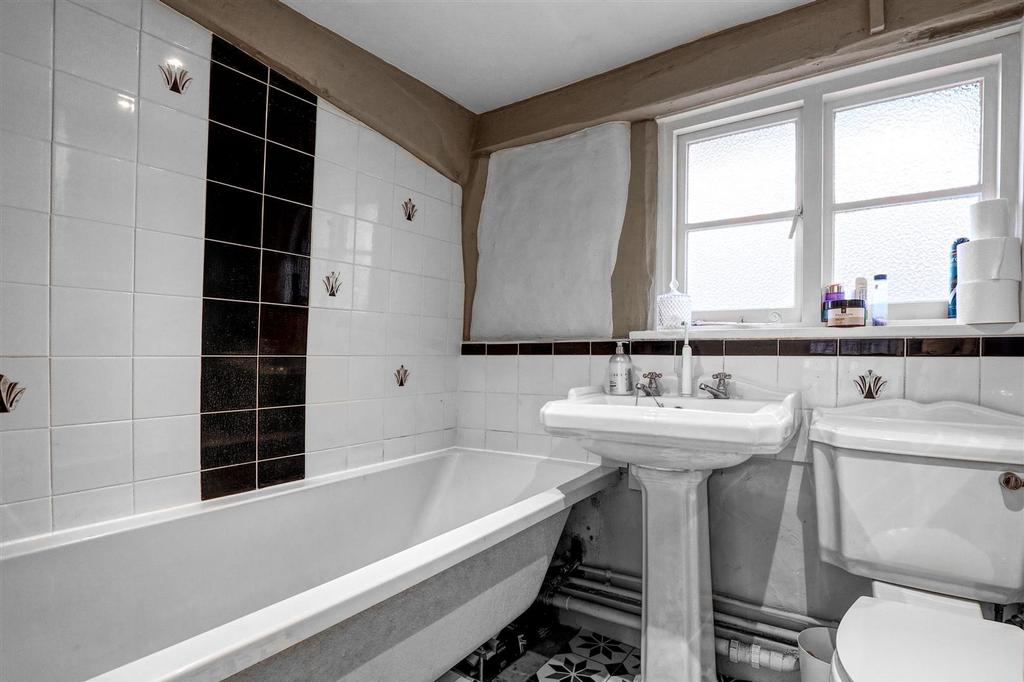 Upstairs bathroom.jpg