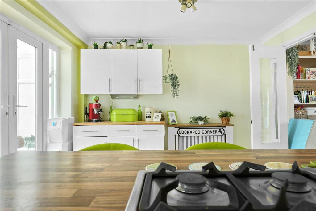 Kitchen 2.jpg