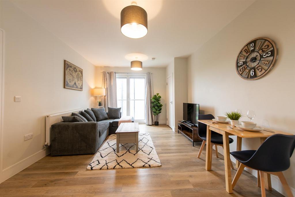 Flat49 Crawley-2.jpg