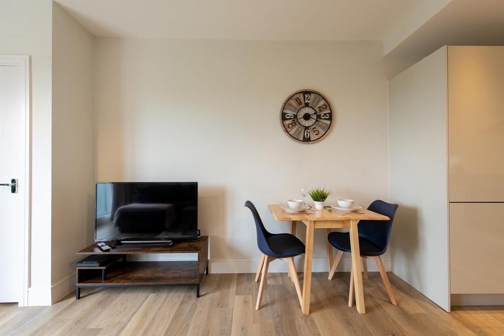 Flat49 Crawley-8.jpg