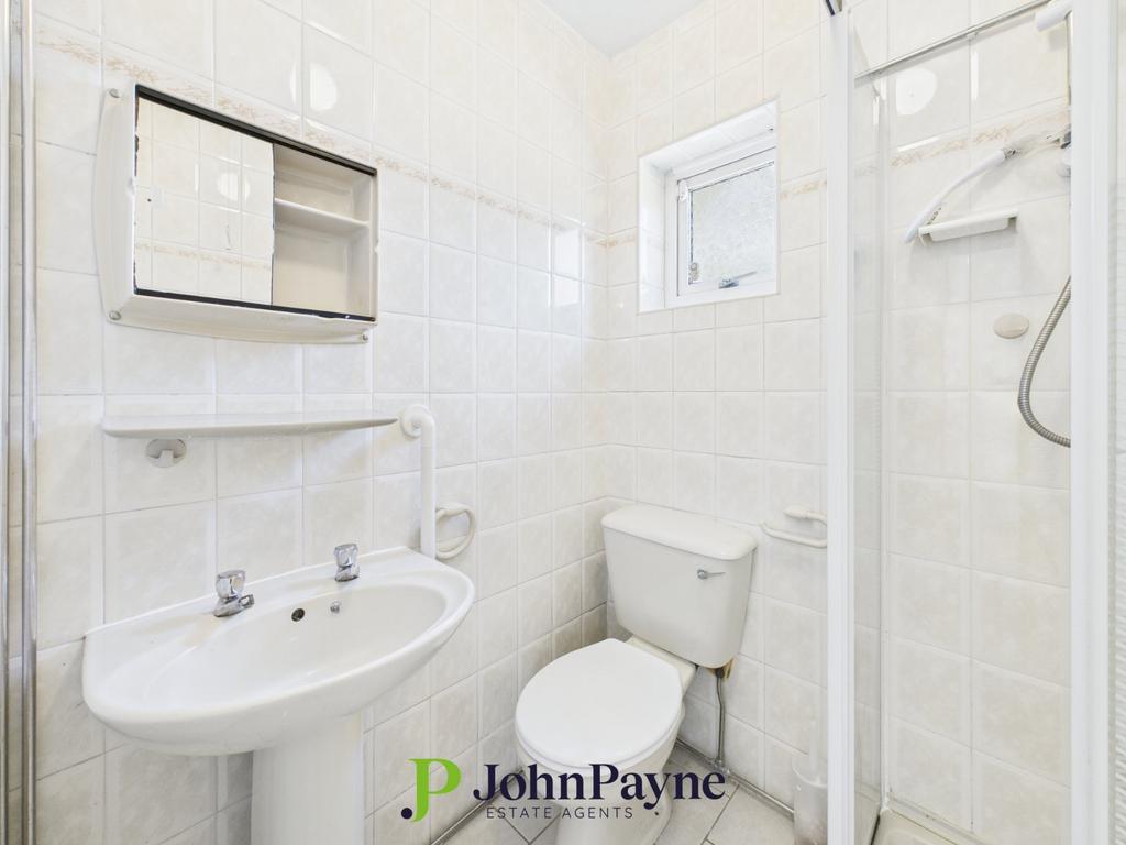 Ground Shower Room