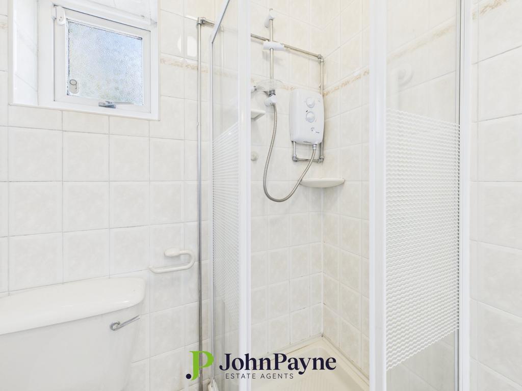 Ground Shower Room