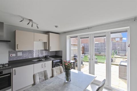 11 Emerald Way, Irthlingborough, Wellingborough, NN9 5GU
