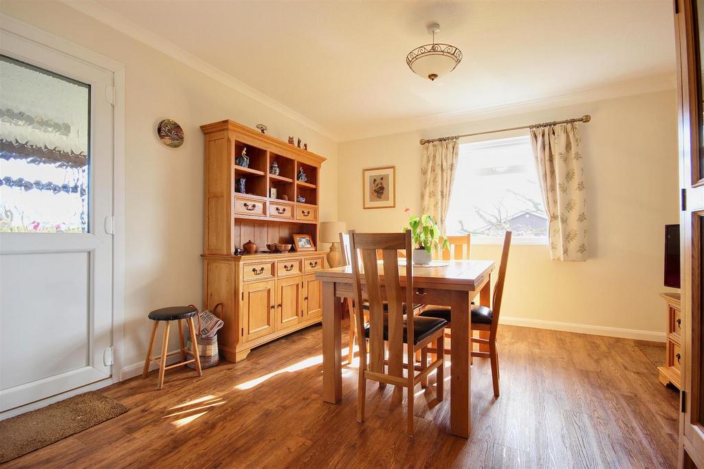 Dining kitchen