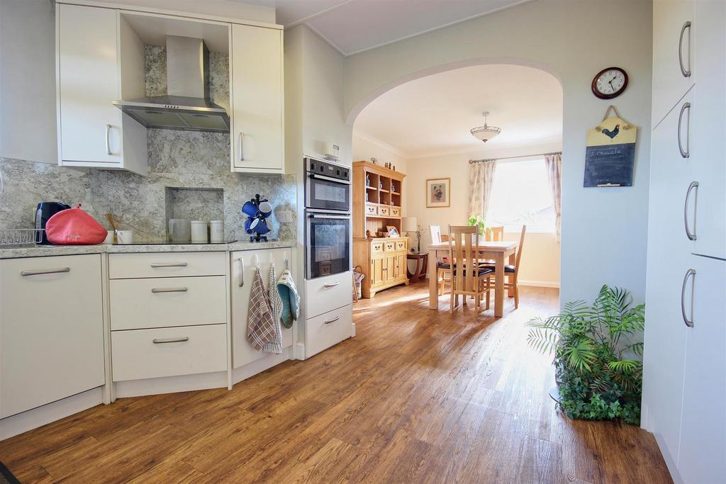 Dining kitchen