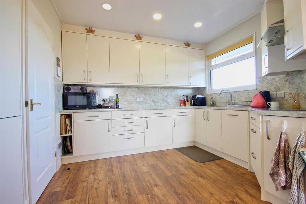 Dining kitchen