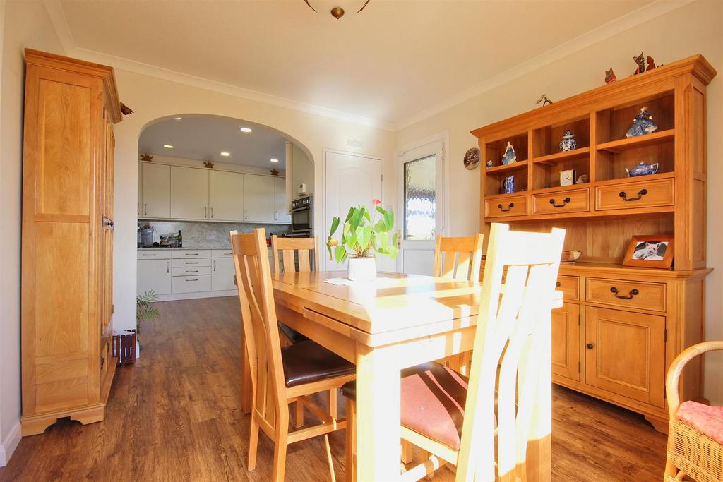 Dining kitchen
