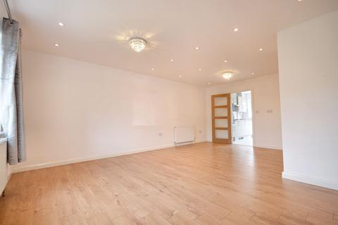 3 bedroom terraced house to rent, Cherry Tree Road, Beaconsfield HP9