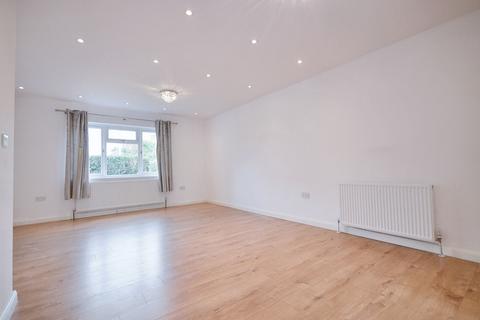 3 bedroom terraced house to rent, Cherry Tree Road, Beaconsfield HP9