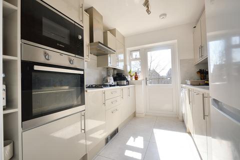 3 bedroom terraced house to rent, Cherry Tree Road, Beaconsfield HP9