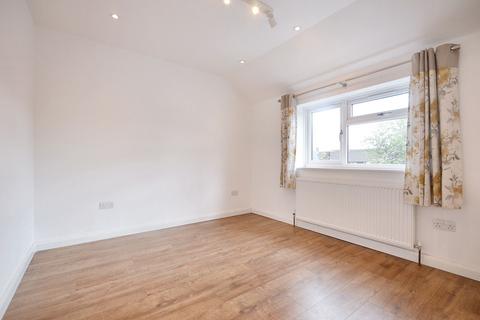 3 bedroom terraced house to rent, Cherry Tree Road, Beaconsfield HP9