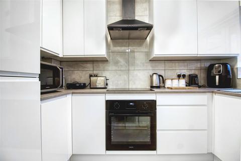 6 Niagara Close, Cheshunt, Waltham Cross, EN8 9HA