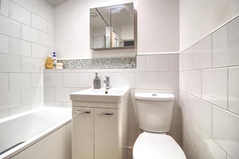 6 Niagara Close, Cheshunt, Waltham Cross, EN8 9HA