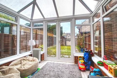 6 Niagara Close, Cheshunt, Waltham Cross, EN8 9HA