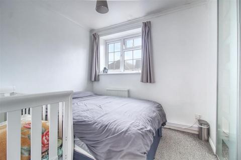 6 Niagara Close, Cheshunt, Waltham Cross, EN8 9HA