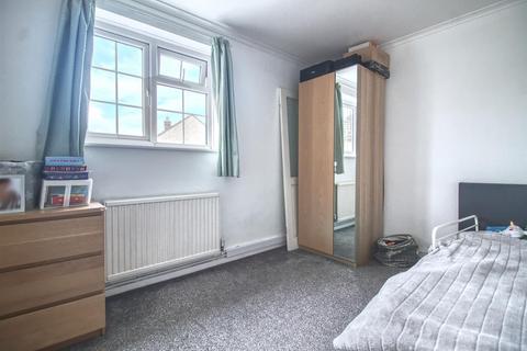 6 Niagara Close, Cheshunt, Waltham Cross, EN8 9HA