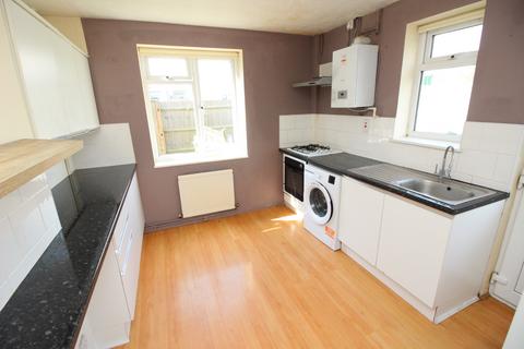 3 bedroom detached house to rent, Manor Drive North, New Malden KT3
