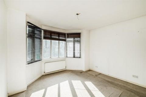 2 bedroom flat for sale, Woodlands Gardens, Walthamstow