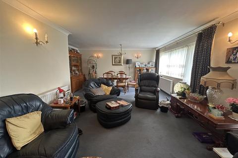 1 Lucerne Close, London, N13 4QJ