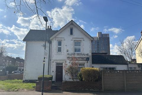 3 Wakefield Road, London, N15 4NN