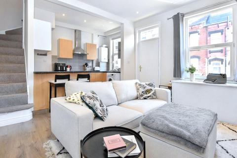 9 Quarry Place, Leeds, LS6 2JT
