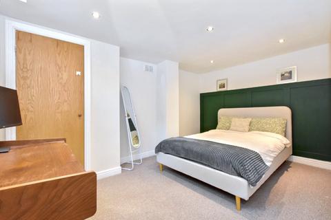 9 Quarry Place, Leeds, LS6 2JT