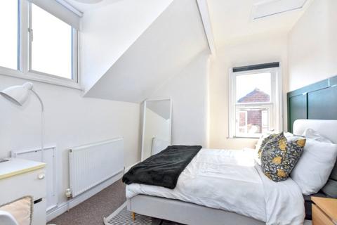 9 Quarry Place, Leeds, LS6 2JT