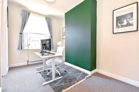 9 Quarry Place, Leeds, LS6 2JT