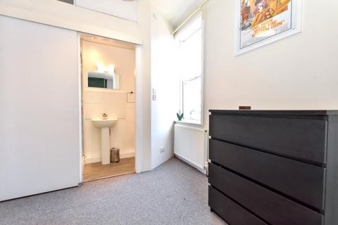 9 Quarry Place, Leeds, LS6 2JT