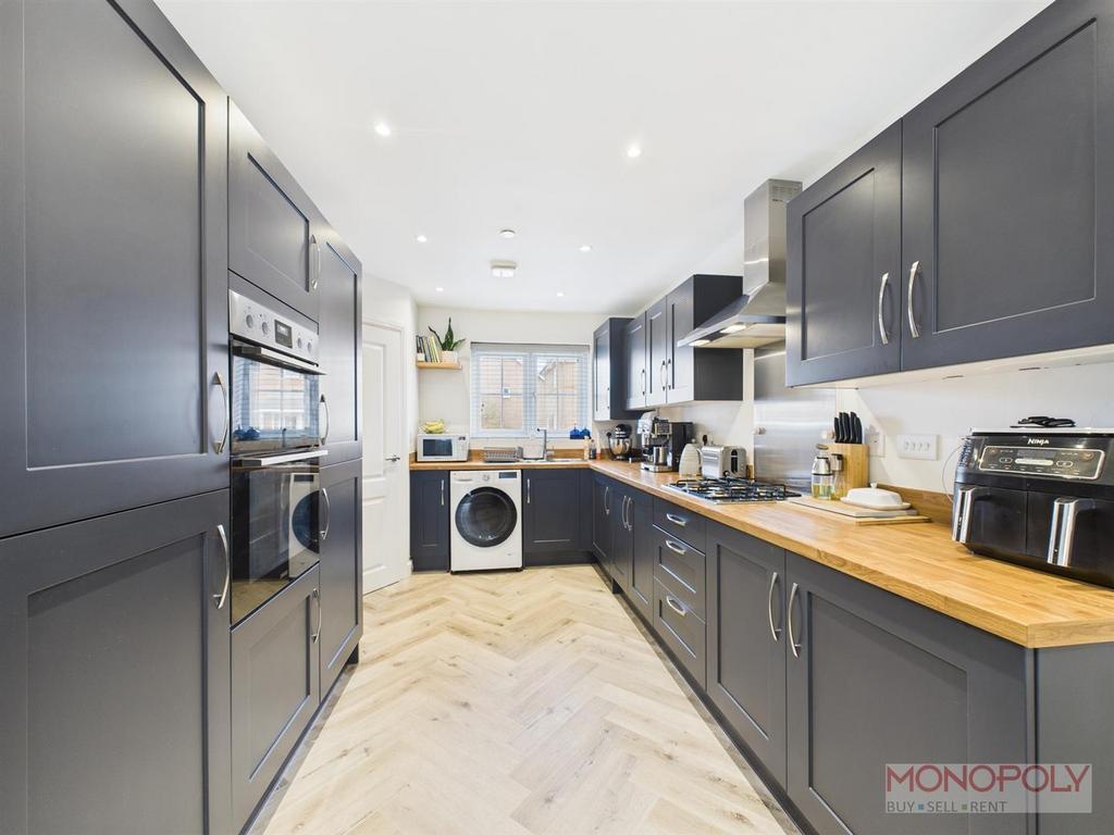 Open plan kitchen/dining/living room