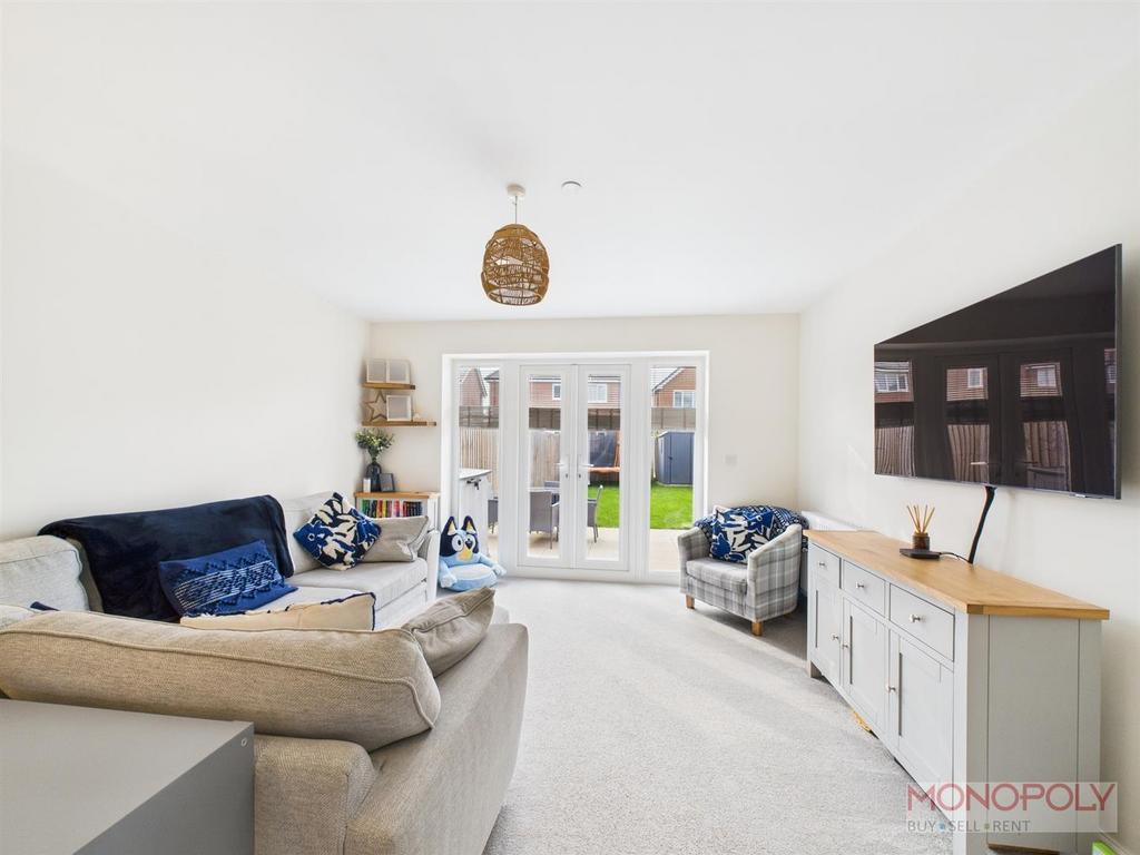 Open plan kitchen/dining/living room