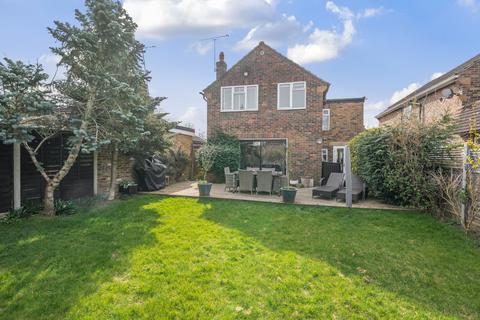 20 Lake Close, Byfleet, West Byfleet, KT14 7AE
