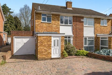 13 Barton Close, Addlestone, KT15 1JE