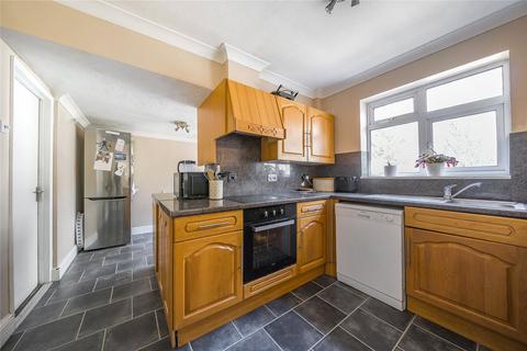 13 Barton Close, Addlestone, KT15 1JE